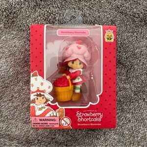Strawberry Shortcake Mini Doll Figure